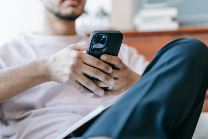 a man play phone